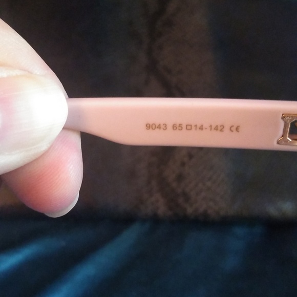 Louis Vuitton sunglasses - Picture 8 of 11